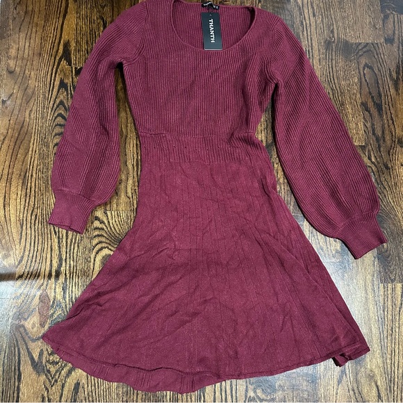 Thanth - Backless Sweater Dress - Picture 2 of 8